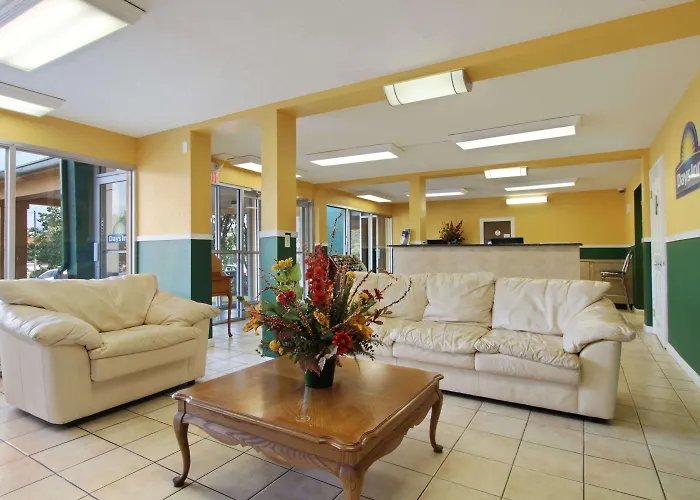 Days Inn By Wyndham Roanoke Civic Center